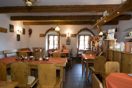 Ubytování - Šumava - Penzion pod hradem Kašperk - restaurace
